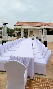طقم استقبال فرنسي فاخر – طاولة مستطيلة مع 8 كراسي أكريليك بتصميم ملكي2